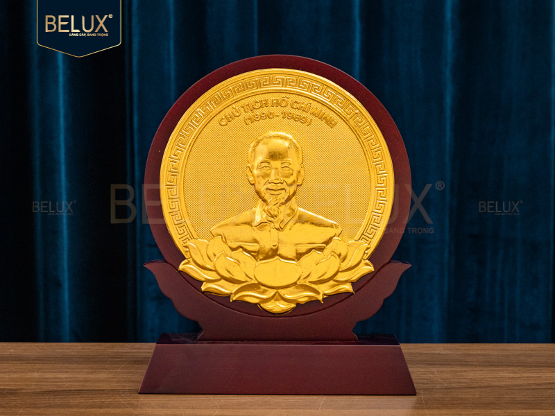 Biểu trưng Bác Hồ mạ vàng 24k cao 25cm